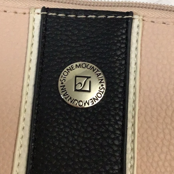 Stone Mountain blush pink and black leather wristlet wallet - Picture 6 of 9